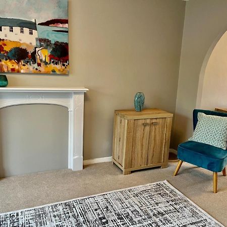 Canada House - Sleeps 6 -3 King Or 6 Single Ideal For Contractors Warrington Exterior photo